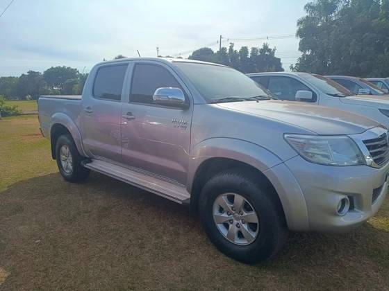 TOYOTA HILUX 2.7 SR 4X2 CD 16V FLEX 4P AUTOMÁTICO TOYOTA HILUX 2.7 SR 4X2 CD 16V FLEX 4P AUTOMÁTICO
